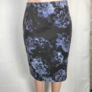 Ann Taylor  blue floral pencil skirt size 8
